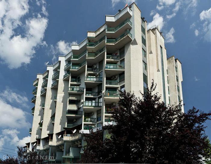 Sun Tower Luxury Suite-View From Of Tirana Center Екстериор снимка